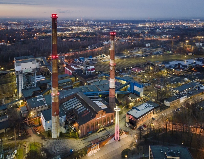 Działania związane z walką o czyste powietrze obejmują wymianę pieców, edukację oraz kontrole prowadzone przez straż miejską.