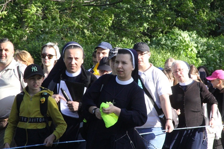 Pielgrzymka z siostrami służebniczkami z Tarnowa do Tuchowa