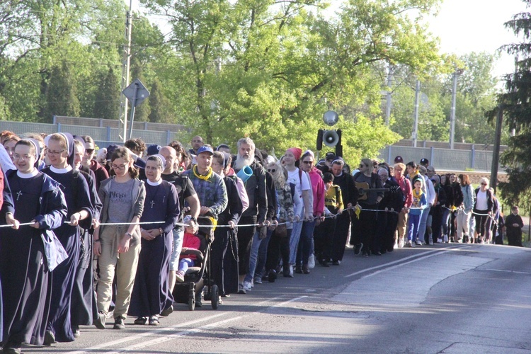 Pielgrzymka z siostrami służebniczkami z Tarnowa do Tuchowa