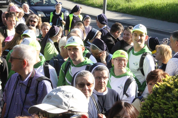 Pielgrzymka z siostrami służebniczkami z Tarnowa do Tuchowa