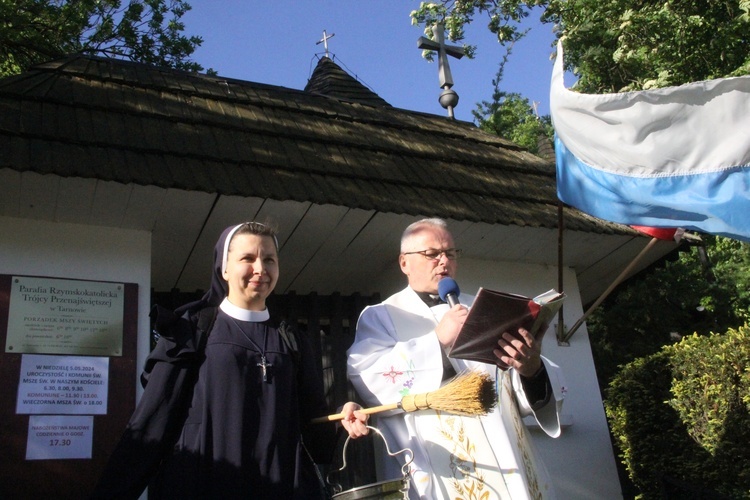 Pielgrzymka z siostrami służebniczkami z Tarnowa do Tuchowa