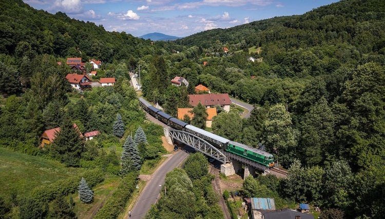 Te zabytkowe lokomotywy i wagony trzeba zobaczyć