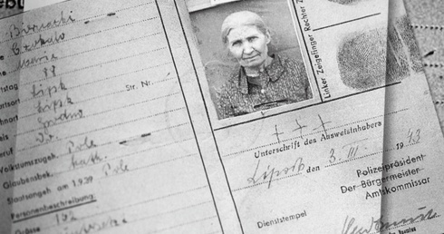 Ausweis Marianny Biernackiej, czyli wydany przez władze okupacyjne dokument potwierdzający tożsamość.