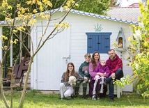 Rodzina Tomickich: Ola, Franek, Agnieszka z Jagodą i Maciej.