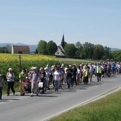 Dlaczego warto słuchać się Mamy? XXII Piesza Pielgrzymka do Sulistrowiczek