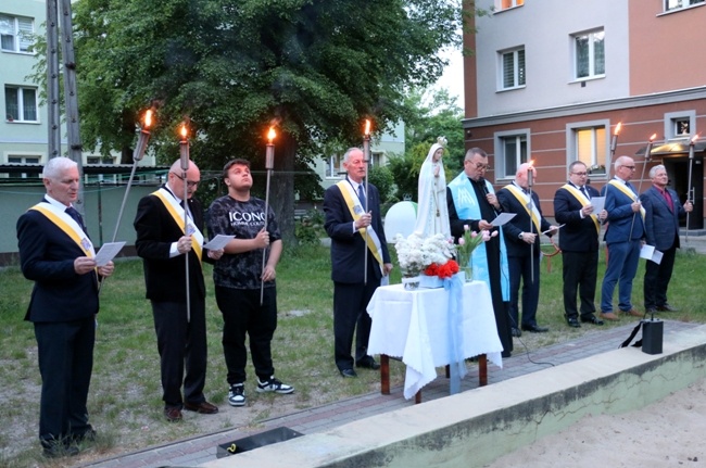 Nabożeństwa majowe w parafii na Obozisku