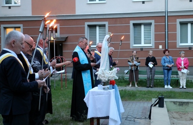 Nabożeństwa majowe w parafii na Obozisku