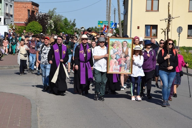 Pielgrzymka młodzieży do Piotrawina