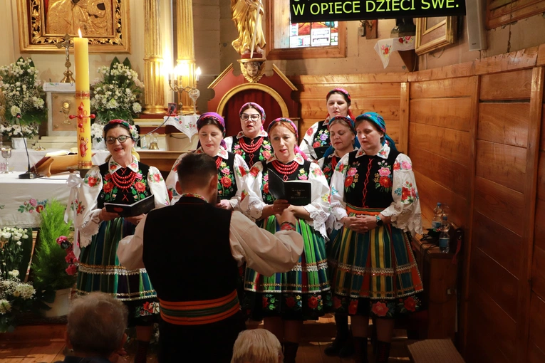 Poświęcenie chorągwi procesyjnej w Słupi