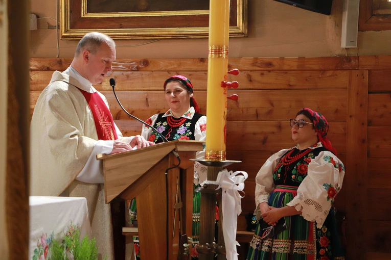 Poświęcenie chorągwi procesyjnej w Słupi