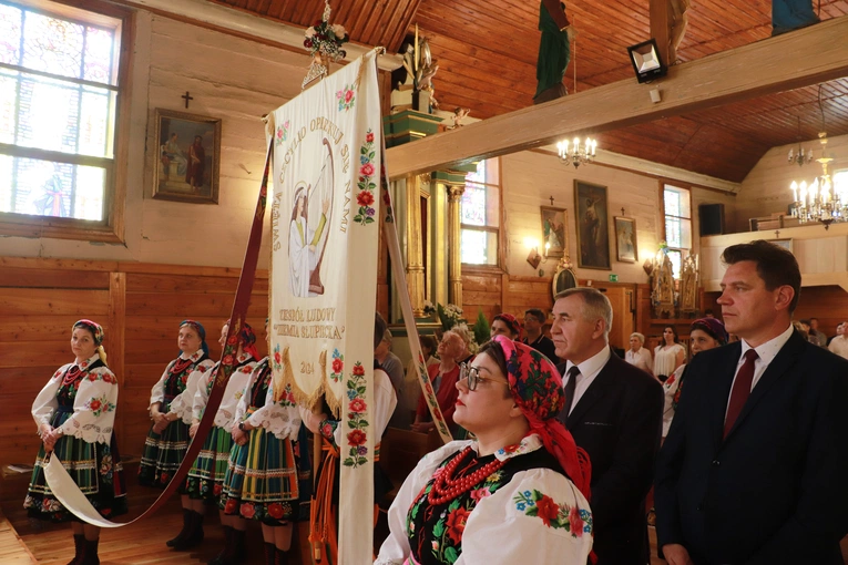 Poświęcenie chorągwi procesyjnej w Słupi