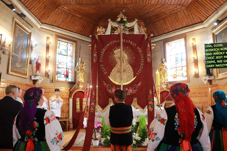 Poświęcenie chorągwi procesyjnej w Słupi