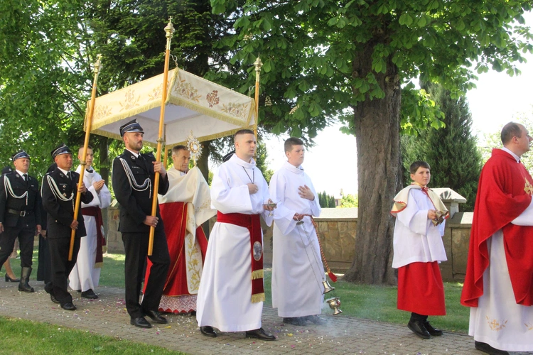 Uszew. 200 lat od konsekracji kościoła