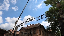Marsz Żywych: Żydzi i młodzi Polacy upamiętnią w poniedziałek ofiary Zagłady