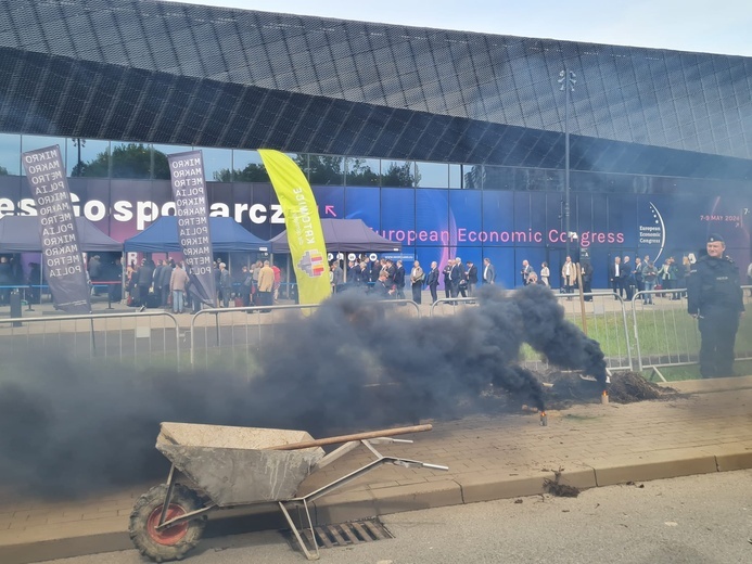 Protest rolników 1. dnia Europejskiego Kongresu Gospodarczego w Katowicach