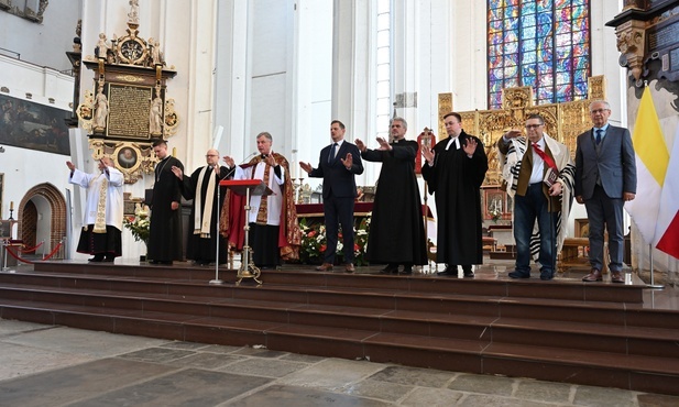 Międzyreligijna modlitwa w bazylice Mariackiej za władze miasta
