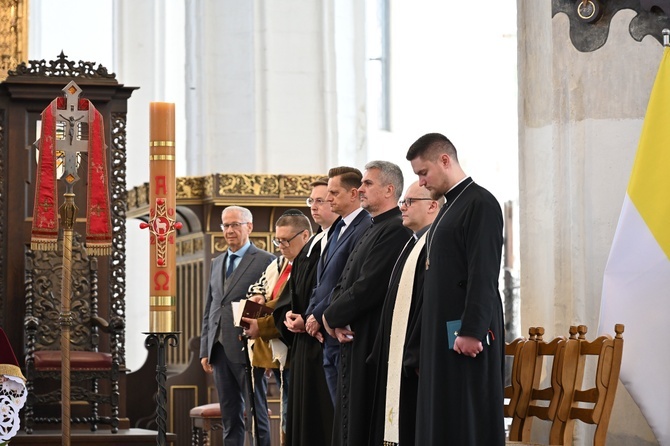 Modlitwa za radnych i władze Gdańska w bazylice Mariackiej