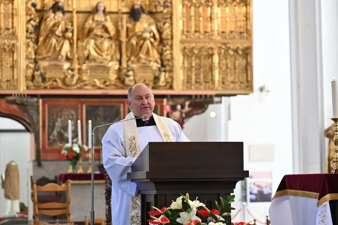 Modlitwa za radnych i władze Gdańska w bazylice Mariackiej