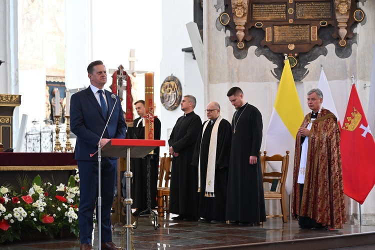 Modlitwa za radnych i władze Gdańska w bazylice Mariackiej