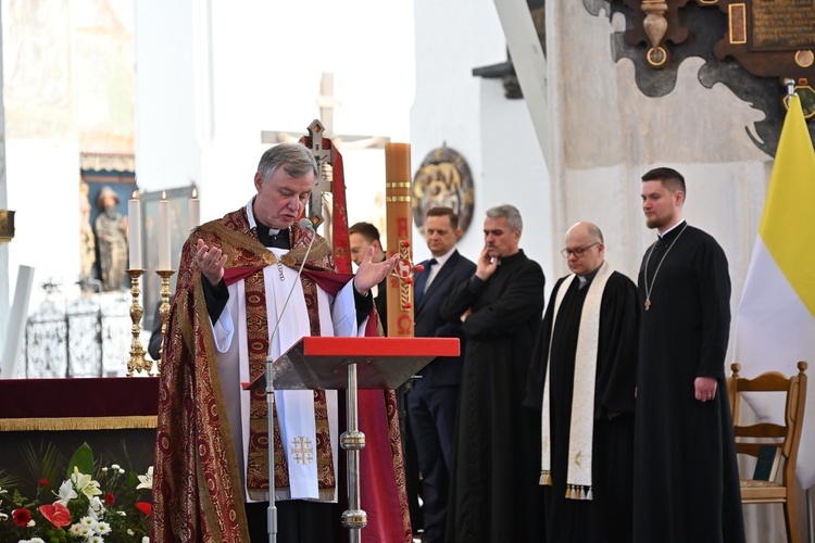 Modlitwa za radnych i władze Gdańska w bazylice Mariackiej