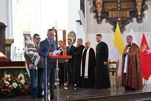 Modlitwa za radnych i władze Gdańska w bazylice Mariackiej