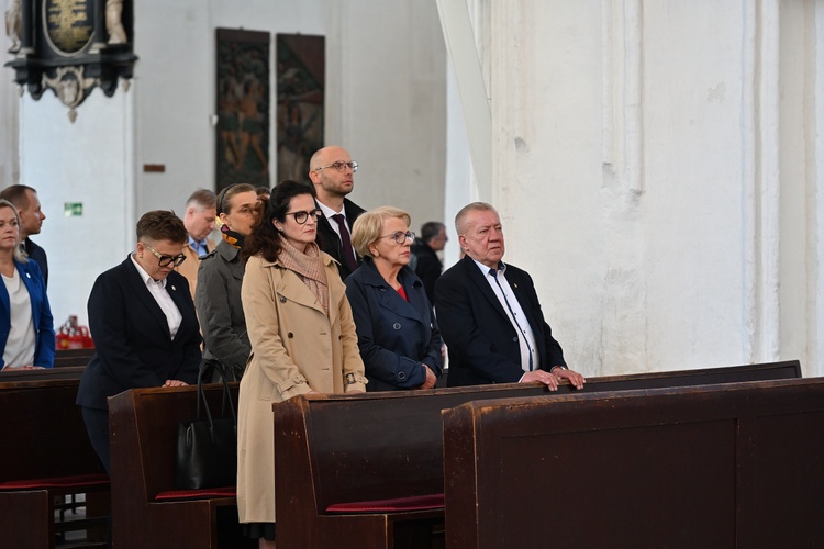 Modlitwa za radnych i władze Gdańska w bazylice Mariackiej