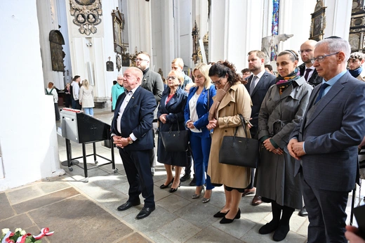 Modlitwa za radnych i władze Gdańska w bazylice Mariackiej
