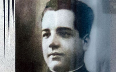 Ks. Rapacz był administratorem parafii od 1937 roku. Do Płok trafił po raz pierwszy tuż po święceniach kapłańskich.