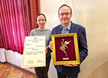 – Porównując to, co z początku zamierzaliśmy, z tym, co się stało, widzimy,  że Pan Bóg chciał czegoś nieporównywalnie większego – przekonują nagrodzeni małżonkowie.