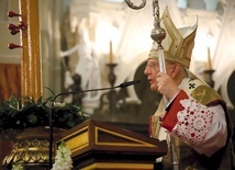 Abp Marek Jędraszewski wspomniał słowa św. Jana Pawła II o szczególnym związaniu prawdy i wolności, które „albo istnieją razem, albo razem marnie giną”.