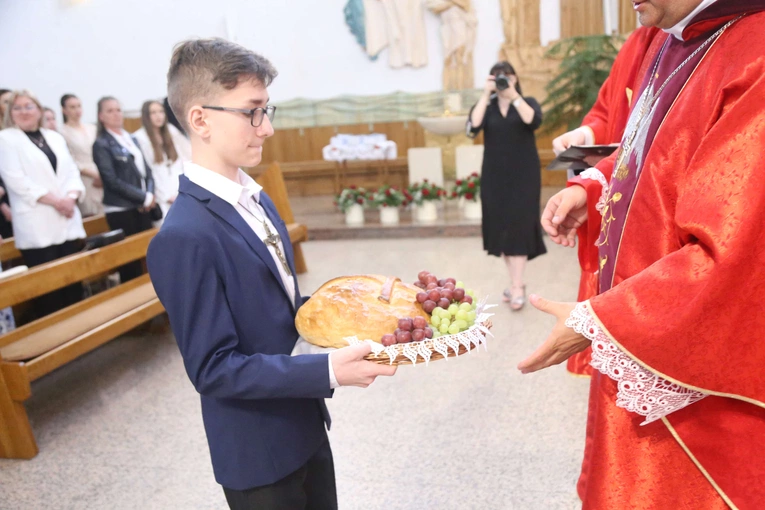 Bierzmowanie w Łękach Górnych