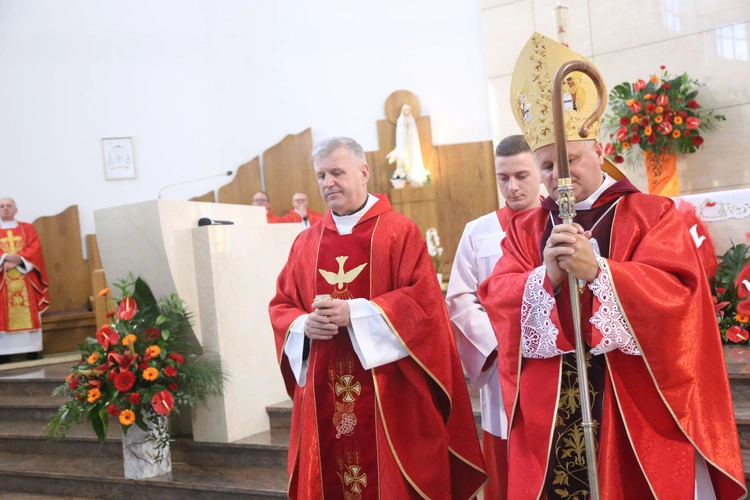 Bierzmowanie w Łękach Górnych