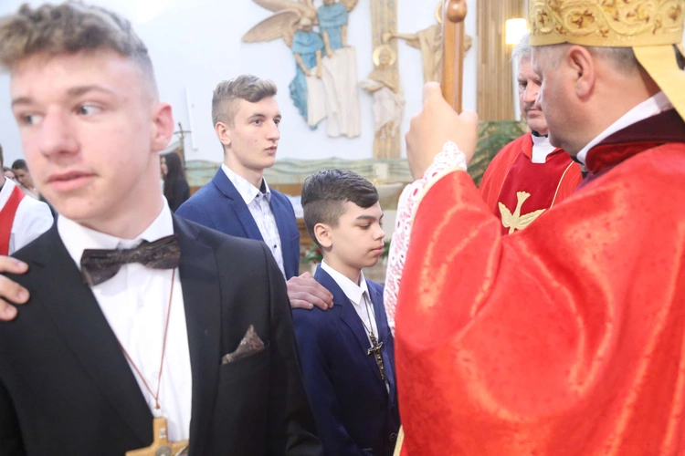 Bierzmowanie w Łękach Górnych