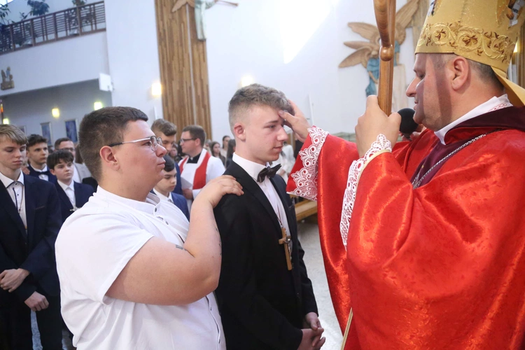 Bierzmowanie w Łękach Górnych
