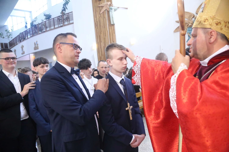 Bierzmowanie w Łękach Górnych