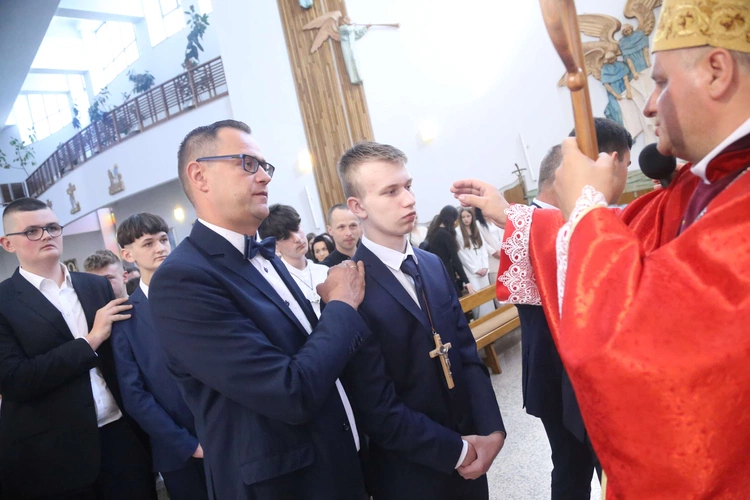Bierzmowanie w Łękach Górnych