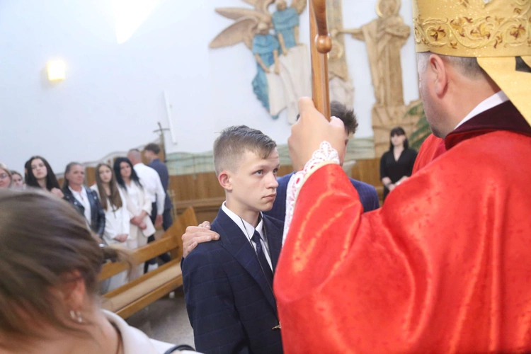 Bierzmowanie w Łękach Górnych