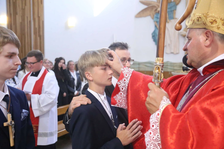 Bierzmowanie w Łękach Górnych