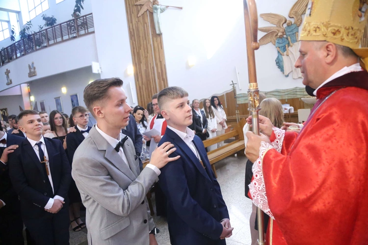 Bierzmowanie w Łękach Górnych