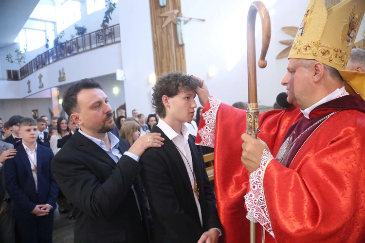 Bierzmowanie w Łękach Górnych