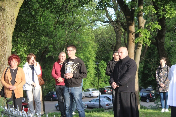 Ciechanów. Nabożeństwo majowe na Farskiej Górze