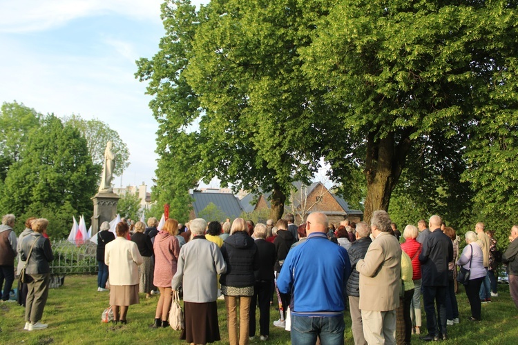 Ciechanów. Nabożeństwo majowe na Farskiej Górze