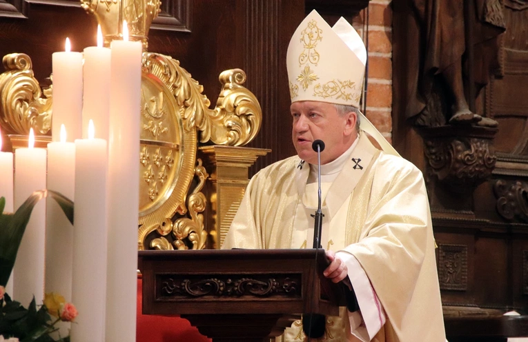 Abp Kupny: Kościół musi zwracać więcej uwagi na adorację