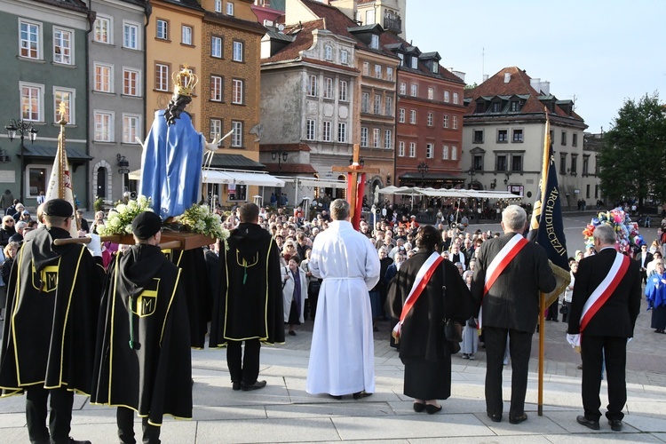 Procesja z zabytkową figurą Matki Bożej Łaskawej