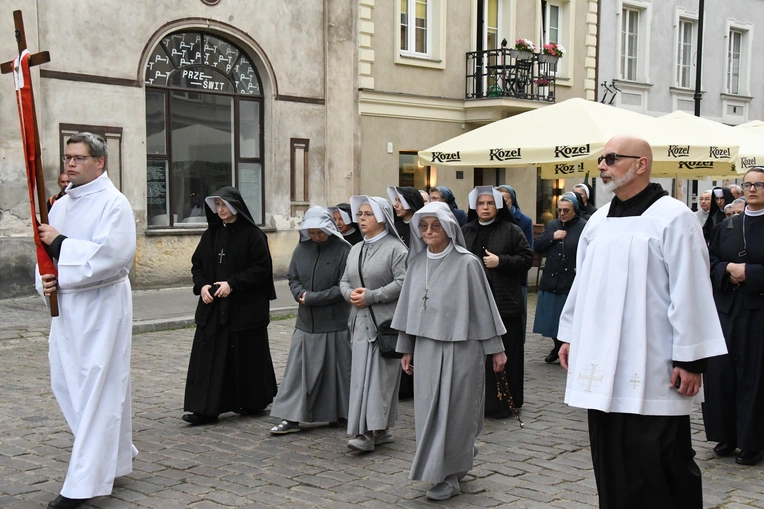 Procesja z zabytkową figurą Matki Bożej Łaskawej