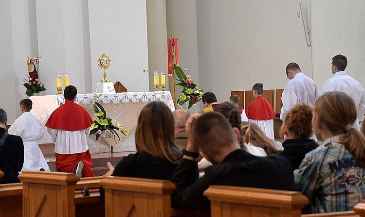 Forum Młodych - Eucharystia