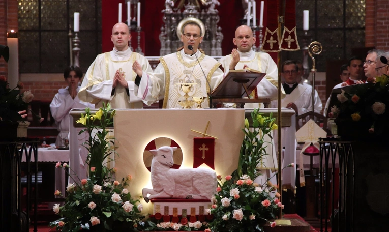 Kard. Sarah: Wniebowstąpienie nie oznacza oddalenia