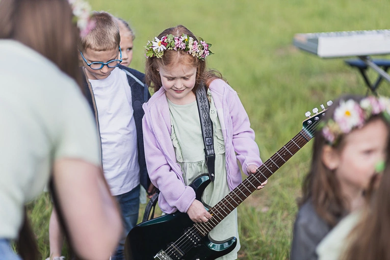 Na planie teledysku "Być jak Ty" scholi wNIEBOgłosy