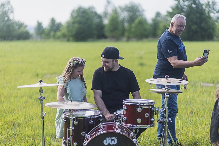 Na planie teledysku "Być jak Ty" scholi wNIEBOgłosy