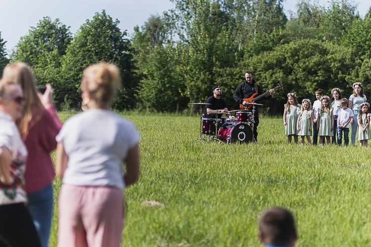 Na planie teledysku "Być jak Ty" scholi wNIEBOgłosy